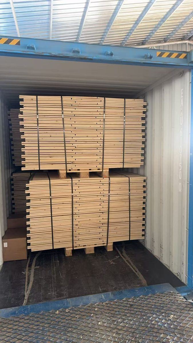 Fully loaded container with pallet collars