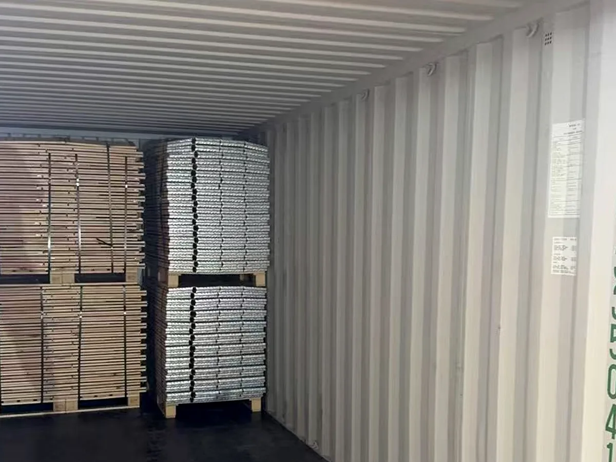 Mixed pallet and collar bundles aligned in a container
